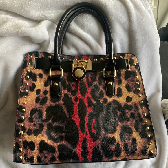 I have too many purses 👜 - Picture 1 of 1